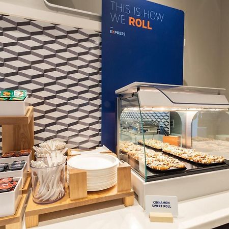 Holiday Inn Express Asheville Woodfin By Ihg Esterno foto