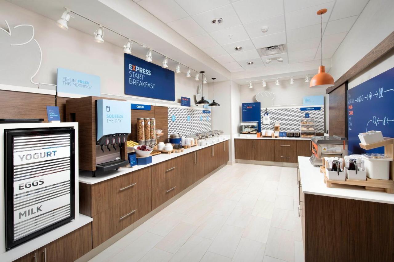 Holiday Inn Express Asheville Woodfin By Ihg Esterno foto