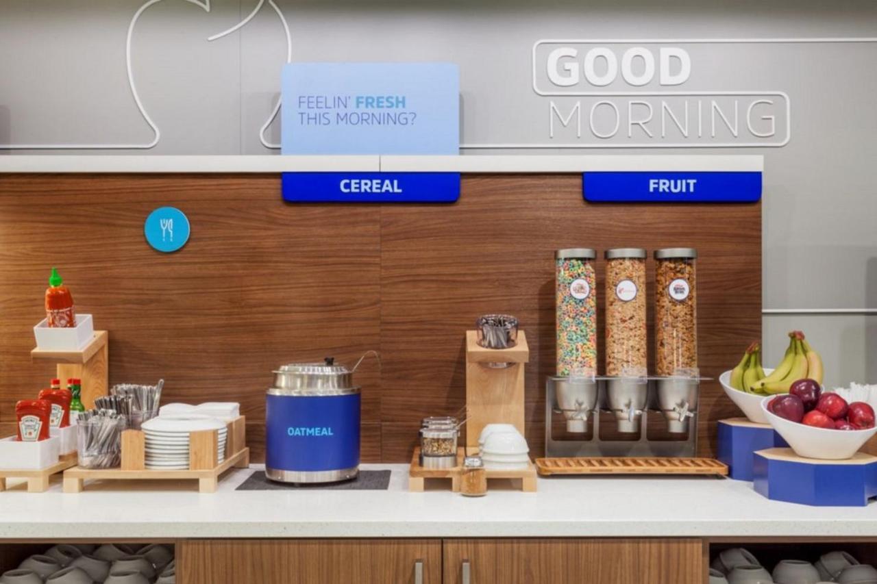 Holiday Inn Express Asheville Woodfin By Ihg Esterno foto